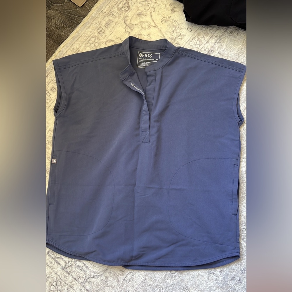 NWOT FIGS Rafaela Scrub Top